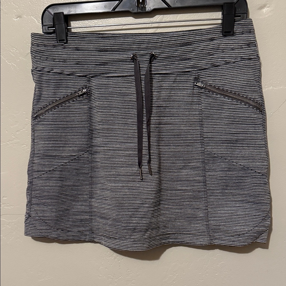 Athleta Black and Gray Striped Mini Skirt Skort Small